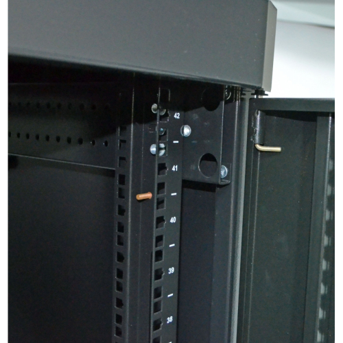 Шафа серверна CMS 33U 610 х 1055 UA-MGSE33610MPB посилена з перфорованими дверима для мережевого обладнання
