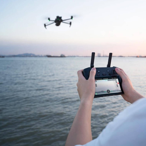 Квадрокоптер DJI Mavic 3 Pro Fly More Combo с DJI RC (CP.MA.00000660.01) с 3 камерами