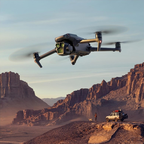 Квадрокоптер DJI Mavic 3 Pro Fly More Combo с DJI RC (CP.MA.00000660.01) с 3 камерами